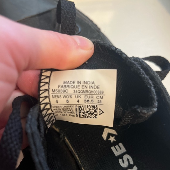 Black converse size 6 - Picture 2 of 3